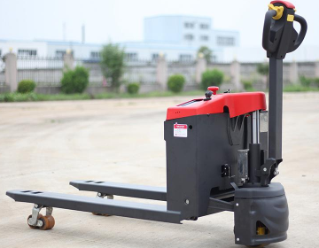 冠航電動地牛叉車助力各地機(jī)場貨運暢通