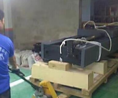 搬家公司常用的搬運設備:手動液壓搬運車