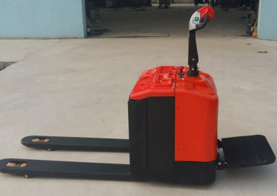 電動托盤搬運(yùn)車上的龜速鍵有什么作用