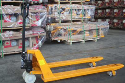 超市有購物車,為什么還用液壓搬運(yùn)車搬運(yùn)貨物