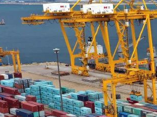 港口干活累不累(港口貨物裝卸用堆高車(chē))