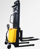 天津港口貨物裝卸電動堆高車的應用