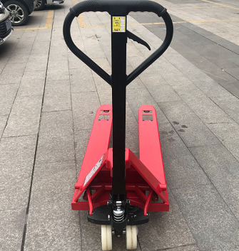 汛期來臨,叉車需要加倍進行保護了